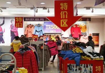 今冬紡織市場遇冷:服裝批發(fā)商仨月關停兩店!貿易商不敢囤面料&hellip;