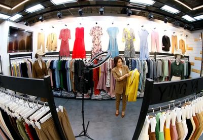 不愛名牌，服裝批發(fā)市場成為年輕人淘貨寶地？